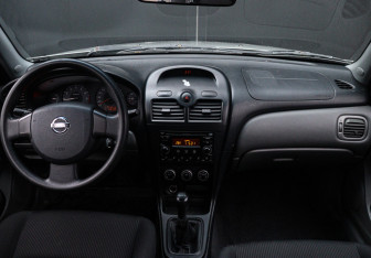 Подержанный автомобиль Nissan Almera Classic 2008 года (11 фото)