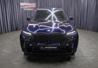 Подержанный автомобиль BMW X7 2022 года (2 фото)