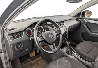 Подержанный автомобиль Skoda Octavia Liftback 2019 года (16 фото)