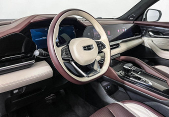 Подержанный автомобиль Geely Monjaro 2022 года (13 фото)