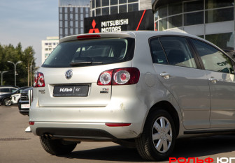Подержанный автомобиль Volkswagen Golf Plus 2010 года (20 фото)