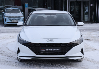 Подержанный автомобиль Hyundai Elantra Sedan 2022 года (2 фото)