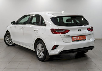 Подержанный автомобиль Kia Ceed Hatchback 2018 года (7 фото)