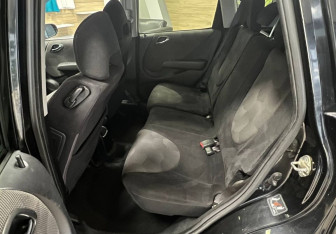 Подержанный автомобиль Honda Jazz 2008 года (16 фото)