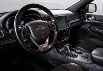 Подержанный автомобиль Jeep Grand Cherokee 2021 года (14 фото)