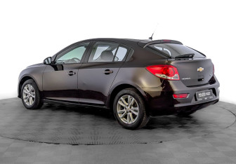 Подержанный автомобиль Chevrolet Cruze Hatchback 2015 года (7 фото)