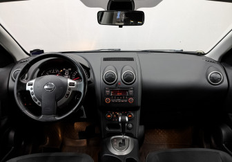 Подержанный автомобиль Nissan Qashqai 2011 года (14 фото)