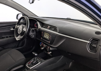 Подержанный автомобиль Kia Rio Hatchback 2021 года (12 фото)