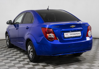 Подержанный автомобиль Chevrolet Aveo Sedan 2013 года (7 фото)