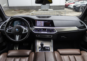 Подержанный автомобиль BMW X5 2019 года (13 фото)