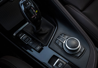 Подержанный автомобиль BMW X1 2021 года (18 фото)