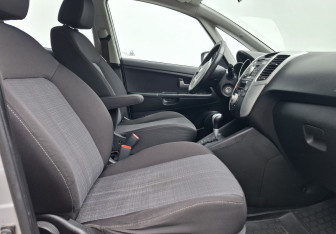 Подержанный автомобиль Kia Venga 2011 года (10 фото)
