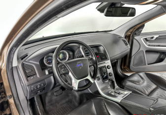 Подержанный автомобиль Volvo XC60 2011 года (9 фото)