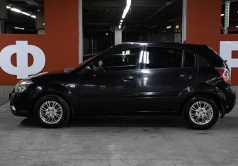 Подержанный автомобиль Kia Rio Hatchback 2010 года (7 фото)