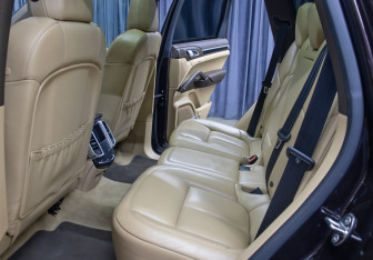 Подержанный автомобиль Porsche Cayenne 2016 года (13 фото)