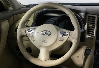 Подержанный автомобиль Infiniti FX 2009 года (14 фото)