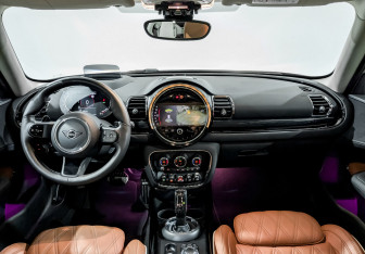 Подержанный автомобиль MINI Clubman Wagon 2022 года (14 фото)