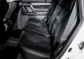 Подержанный автомобиль Toyota Land Cruiser Prado 2011 года (10 фото)
