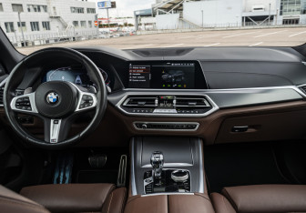 Подержанный автомобиль BMW X5 2022 года (13 фото)