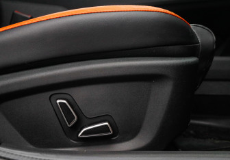 Подержанный автомобиль Changan UNI-V 2023 года (10 фото)