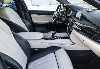 Подержанный автомобиль BMW X6 2015 года (12 фото)