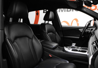 Подержанный автомобиль Audi Q7 2016 года (32 фото)