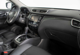 Подержанный автомобиль Nissan X-Trail 2017 года (9 фото)