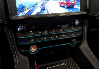 Подержанный автомобиль Jaguar F-Pace 2016 года (29 фото)