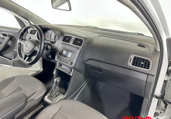 Подержанный автомобиль Volkswagen Polo Sedan 2016 года (9 фото)