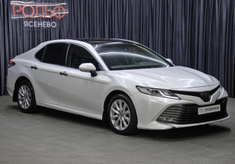 Подержанный автомобиль Toyota Camry Sedan 2019 года (3 фото)