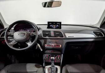 Подержанный автомобиль Audi Q3 2015 года (14 фото)