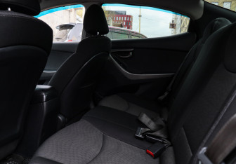 Подержанный автомобиль Hyundai Avante Sedan 2011 года (8 фото)