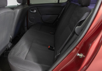 Подержанный автомобиль Renault Sandero 2014 года (11 фото)