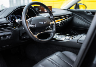 Подержанный автомобиль Genesis G80 2021 года (14 фото)
