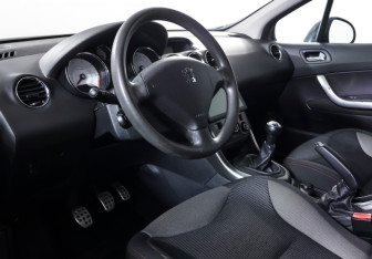 Подержанный автомобиль Peugeot 308 Hatchback 2011 года (11 фото)