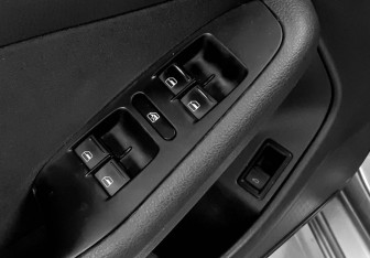 Подержанный автомобиль Volkswagen Jetta Sedan 2013 года (19 фото)