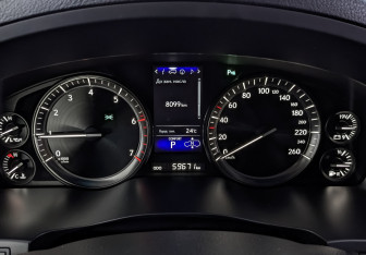 Подержанный автомобиль Lexus LX 2018 года (16 фото)
