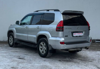 Подержанный автомобиль Toyota Land Cruiser Prado 2003 года (7 фото)