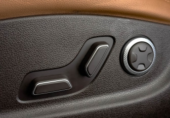 Подержанный автомобиль Genesis G80 2021 года (21 фото)