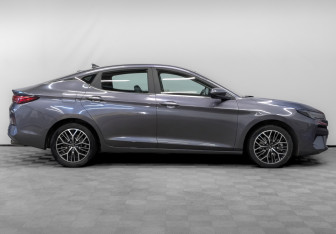 Подержанный автомобиль Москвич 6 2023 года (4 фото)