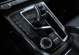 Подержанный автомобиль Geely Atlas Pro 2023 года (12 фото)