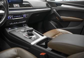 Подержанный автомобиль Audi Q5 2017 года (25 фото)