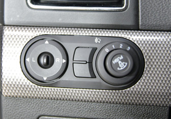 Подержанный автомобиль Chevrolet Captiva 2013 года (16 фото)