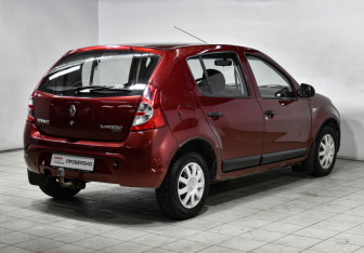 Подержанный автомобиль Renault Sandero 2010 года (5 фото)