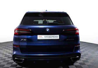 Подержанный автомобиль BMW X5 2021 года (6 фото)