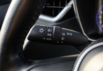 Подержанный автомобиль Toyota Corolla Sedan 2019 года (25 фото)