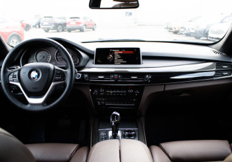 Подержанный автомобиль BMW X5 2013 года (11 фото)
