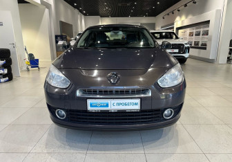 Подержанный автомобиль Renault Fluence 2012 года (2 фото)