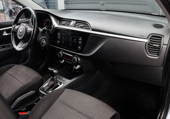 Подержанный автомобиль Kia Rio Hatchback 2020 года (7 фото)