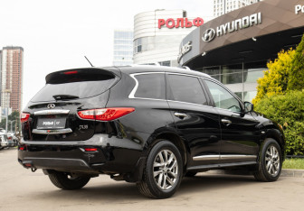 Подержанный автомобиль Infiniti JX 2013 года (4 фото)